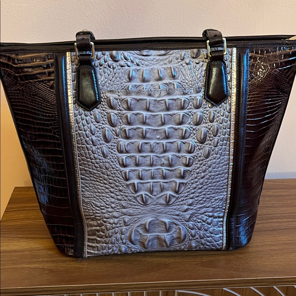 BRAHMIN Elegant Crocodile Embossed Tote Bag - Picture 4 of 7